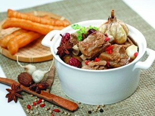 Món canh bak kut teh chuẩn vị Singapore