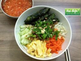 Bún bò cuốn lá lốt