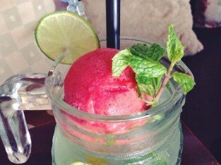 Mát ngọt Soda kem dâu tại Góc Nhỏ