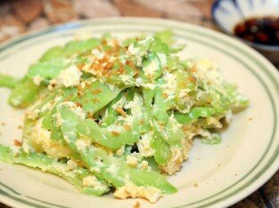 Bữa cơm đạm bạc tại Cơm Nhà Quê