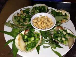 Thưởng thức ốc buổi trưa tại Muối Ớt Xanh 2