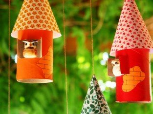 Chuông gió xinh từ giấy vệ sinh