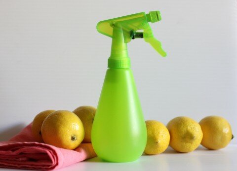 Cleaning-With-Lemons