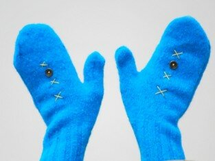 Găng tay nhấc nồi từ áo len cũ