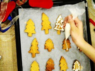 Làm bánh đón Noel ngon tuyệt với máy đánh trứng Fujipan