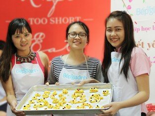 Ngập tràn niềm vui tại lớp học làm bánh Tết yêu thương