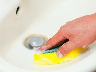 Mẹo hay vệ sinh bồn rửa bằng sứ sạch bong, sáng bóng