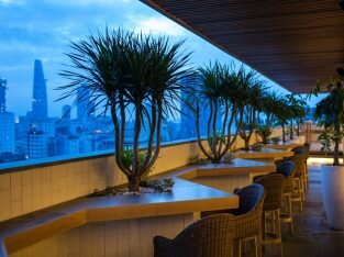 Thưởng thức tapas và âm nhạc đặc sắc tại Zen Rooftop bar