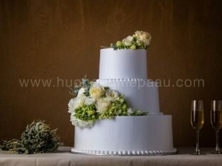 Hướng dẫn trang trí bánh kem bằng hoa tươi sang trọng