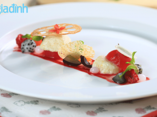 Món chay: Thạch dâu tây, bánh nếp nướng