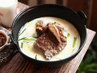 Canh xương bò hầm sữa kiểu Hàn Quốc