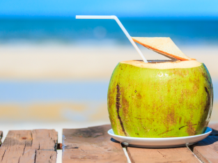 10 lý do bạn nên bắt đầu uống nước dừa tươi mỗi ngày