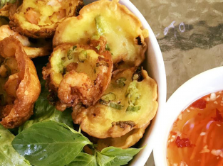 Cách làm bánh khọt nhân thập cẩm giòn tan