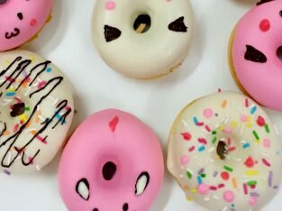 Cách làm bánh donut phủ chocolate đơn giản tại nhà