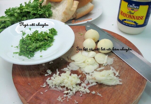 Bánh mì nướng tỏi-mayonaise từ Petitecuisine