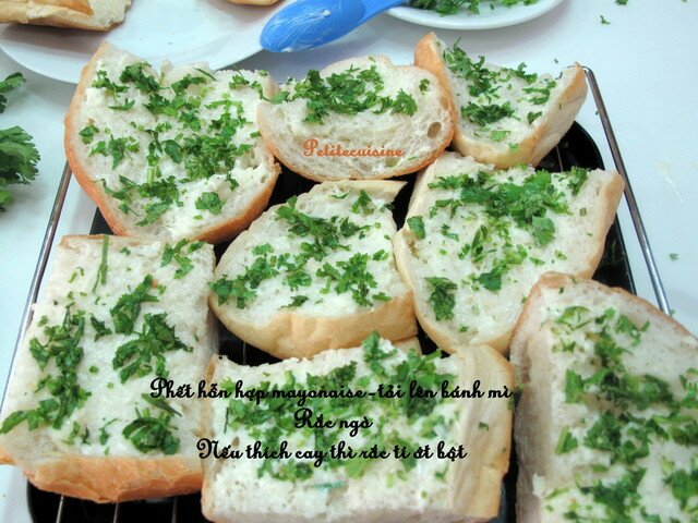 Bánh mì nướng tỏi-mayonaise từ Petitecuisine