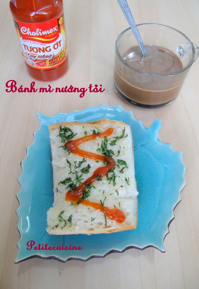 Bánh mì nướng tỏi-mayonaise từ Petitecuisine