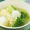 Canh mướp đắng nấu vải thiều 