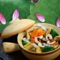 Đậu hũ hải sản um nồi đất