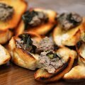 Pate gan gà và bánh mì nướng phô mai