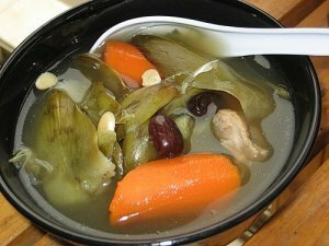 Canh bông atiso xương heo táo đỏ