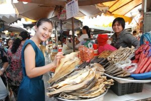 dv_ngoc_lan_di_cho kiều nữ Ngọc Lan dạo chợ