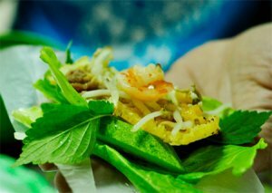 bánh xèo miền Nam là món ăn vặt khá thú vị Thưởng thức món ăn vặt miền Nam ở Hà Nội