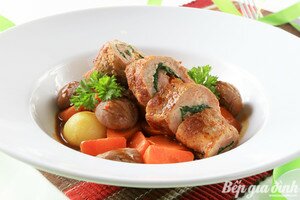 Bò cuộn đút lò sốt hạt dẻ