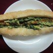 Bánh mì trứng ngải cứu