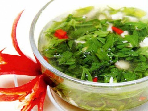 Canh cá ngải cứu