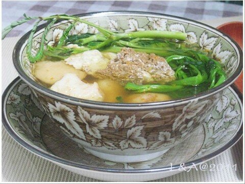 Canh cua nấu khoai sọ rau rút