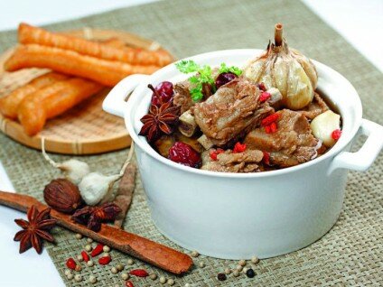 canh-bak-kut-teh-singapore 1