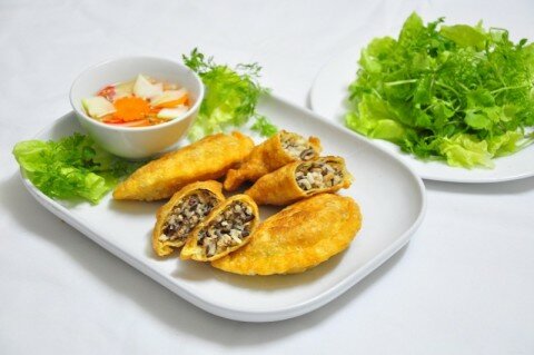 banh-goi-nong-gion-4