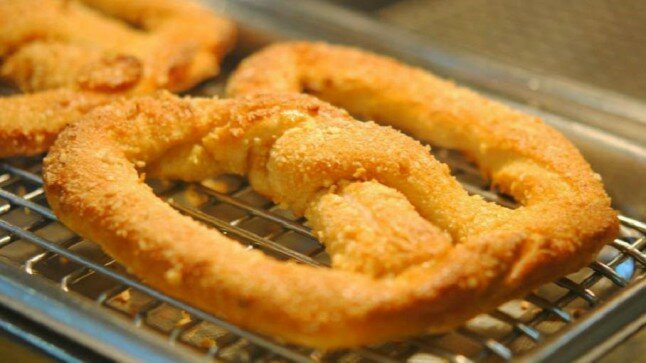 Auntie Anne’s - Chiếc bánh Pretzel lôi cuốn