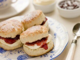 Bánh scone trong tiệc trà chiều Partea