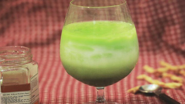 Latte trà xanh đá (Iced matcha latte) mát lạnh