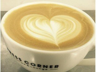 Cappuccino nóng dành cho buổi tối se lạnh ở Press Corner