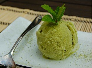 Kem trà xanh thanh mát ở Eon