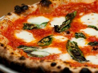 Margherita Pizza đậm chất Ý tại 365 Degrees Pizzeria & Bar