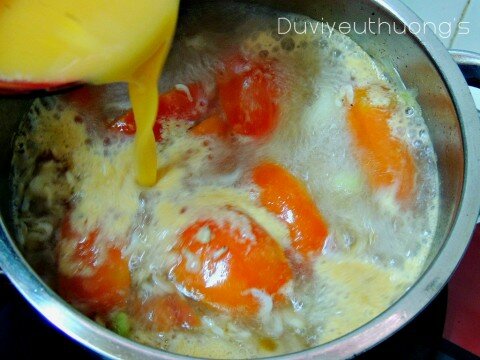 Canh cà chua trứng 