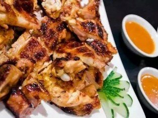 Thơm nức gà nướng lá chanh tươi sốt Thái tại Ò Ó O