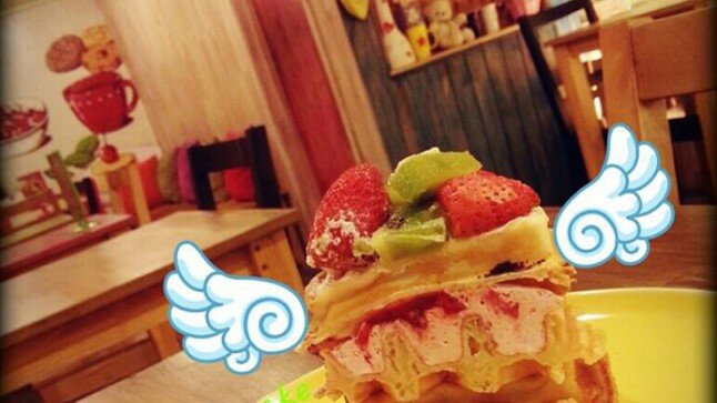 Ngọt ngào Fresh Strawberry Waffle tại Waffle