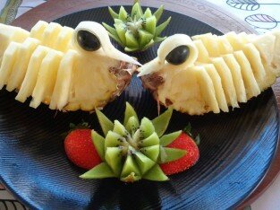 Cách tỉa chú chim dễ thương từ quả thơm