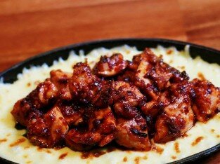 Vừa ăn vừa xuýt xoa với Gà cay phô-mai tại Boom Dak