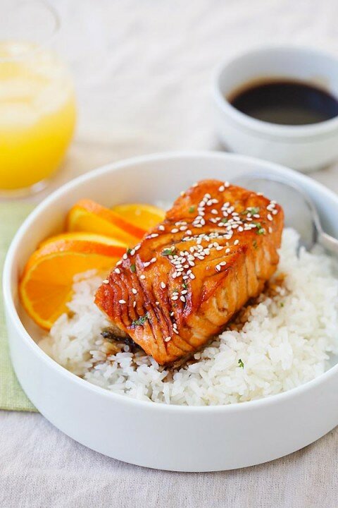 Cơm cá hồi sốt Teriyaki cam