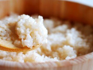 Nấu cơm cuộn sushi ngon như nhà hàng