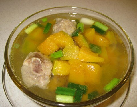 Canh bí đỏ sườn non 
