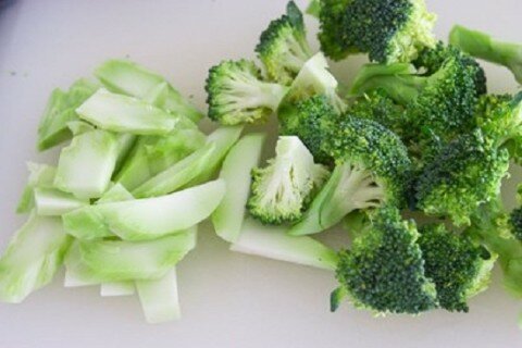 Beef and broccoli stir-fried with oyster sauce.