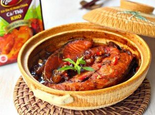 Cá hồi kho rượu vang