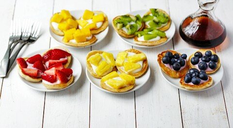 Bánh pancake sắc màu trái cây 